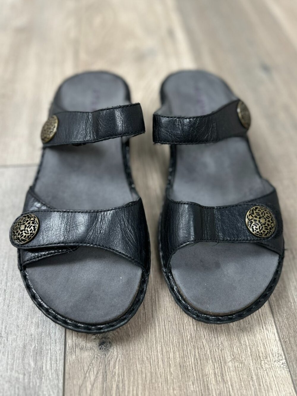 Aravon by New Balance Women 9 2E Black Leather Comfort Slide Sandals
